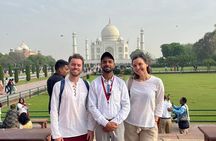 Agra Overnight Tour With Taj Mahal and Fatehpur Sikri