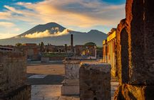 Pompeii and Vesuvius Cellars Tour with Lunch from Naples
