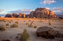2-day Hiking Adventure and Jeep Tour from Wadi Rum