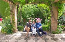 Private Guided Tour to Alhambra with Tickets to City Monuments