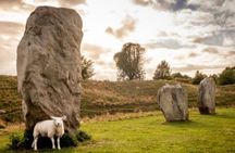 Stonehenge and Cotswold Villages Full-day Tour from Bristol