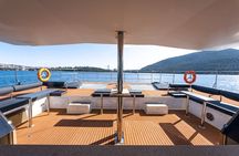 Comfort Max Catamaran Caldera Cruise with BBQ and Drinks