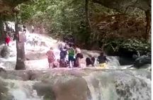 One Day Tour To Dunn River Falls and Tubing