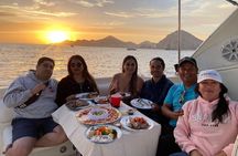 Cabo Arch Sunset Private Yacht Tour plus Dinner and Drinks