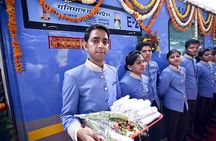 From Delhi : Taj Mahal & Agra Day Trip By Fastest Train