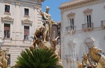 1 hour Calessino/Tuk tuk Tour to Syracuse or Ortigia Island