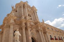 1 hour Calessino/Tuk tuk Tour to Syracuse or Ortigia Island