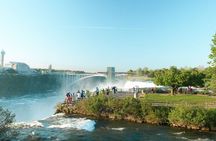 From Toronto: Niagara Falls Day Tour with Optional Boat Cruise