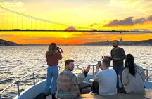 Sunset or Daytime Istanbul Guided Luxury Yacht Cruise with Snacks