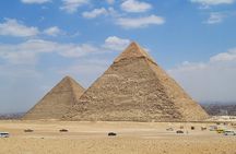 Hurghada to Cairo: Visit the Pyramids, Sphinx, and Museum , Lunch