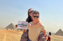 Day Tour to Giza Pyramids Complex, Egyptian Museum & Bazaar