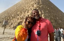 8-Hours private tour of Giza pyramids, Egyptian museum&Bazaar 