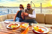 Sunset or Daytime Istanbul Guided Luxury Yacht Cruise with Snacks