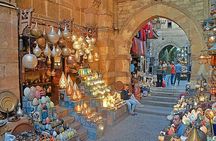 Tour of the Pyramids, Egyptian Museum and Bazaar with lunch