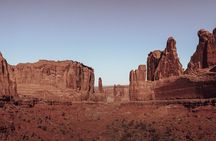 3-Hours Sunset Arches National Park Pavement Sights Tour