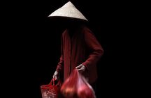 Hanoi Street Photography with a Pro – Phone & Camera