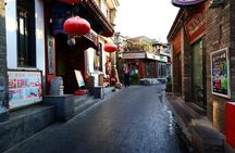 Beijing Hutong Night Tour with Yunnan Style Dinner and Chartered Boat Ride at Houhai Lake