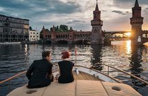 Berlin Boot Sightseeing Tour on Electric Private Yacht