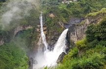 From Quito: Baños Tour - Entrances and Lunch included