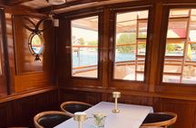 Berlin Boot Sightseeing Tour on Electric Private Yacht