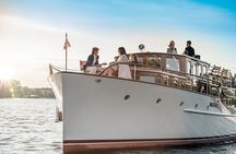 Berlin Boot Sightseeing Tour on Electric Private Yacht