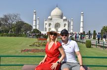 Top-Rated Taj Mahal Day Tour from Delhi by Gatimaan Express