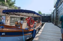 Montreal: Guided Exclusive Electric Boat Tour on Lachine Canal
