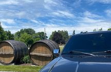 Full-Day Group Wine Tour (with cheese and charcuterie) in Niagara-on-the-Lake