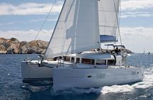 Santorini Cruise Port: 4-Hour Private Luxury Caramaran Cruise