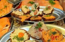 CITY Tour with Food Tasting in Helsinki