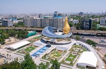 Hussain Sagar Lake Private Walking Tour in Hyderabad 