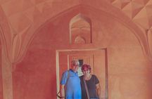 3-Hour Unimaginable Beauty of Taj Private Guided Tour
