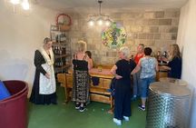 Family-run Vineyard Tour & Award Winning Wine Tasting/Delicacies