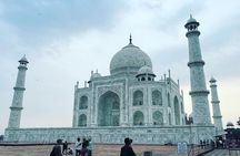 Luxury Taj Mahal tour from Delhi by the Fastest train of India