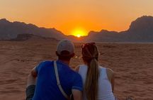 Wadi Rum 2-Day Jeep Tour with Meals and Overnight in Bedouin Camp