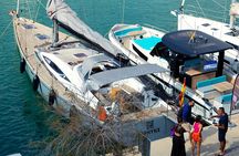 Barcelona Luxury Yacht Cruise – Day or Sunset, Open Bar & Snacks
