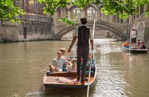 Cambridge | Alumni-Led Walking & Punting Tour w/opt Kings College