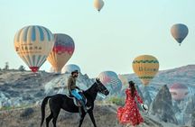 2 Hours Horse Riding with Balloons at Sunrise in Cappadocia