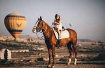 2 Hours Horse Riding with Balloons at Sunrise in Cappadocia