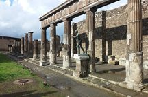 Visit Pompeii from Positano with Pizza Lunch