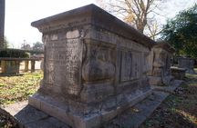 Garden District Celebrities Cemeteries Mansions and Mysteries Walking Tour