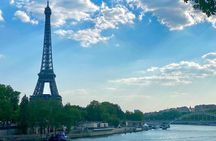 Private Eiffel Guided Tour with Hotel Pick-Up