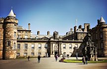 Castles & Cobblestones: Private Full Day Edinburgh Walking Tour