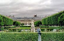 Parisian Love Affair: Elegant Romance Private Tour in Paris
