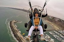  Paragliding flight along the Costa Verde Lima