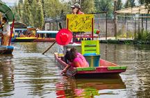 Floating adventure in Xochimilco