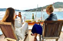 Sunset or Daytime Istanbul Guided Luxury Yacht Cruise with Snacks