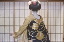 Private Geisha show with Maiko, an apprentice Geisha