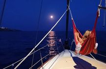 Sailing boat tour with lunch and swimming stops