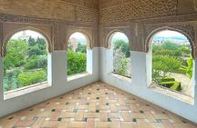 Alhambra and Nasrid Palaces Guided Tour with Tickets